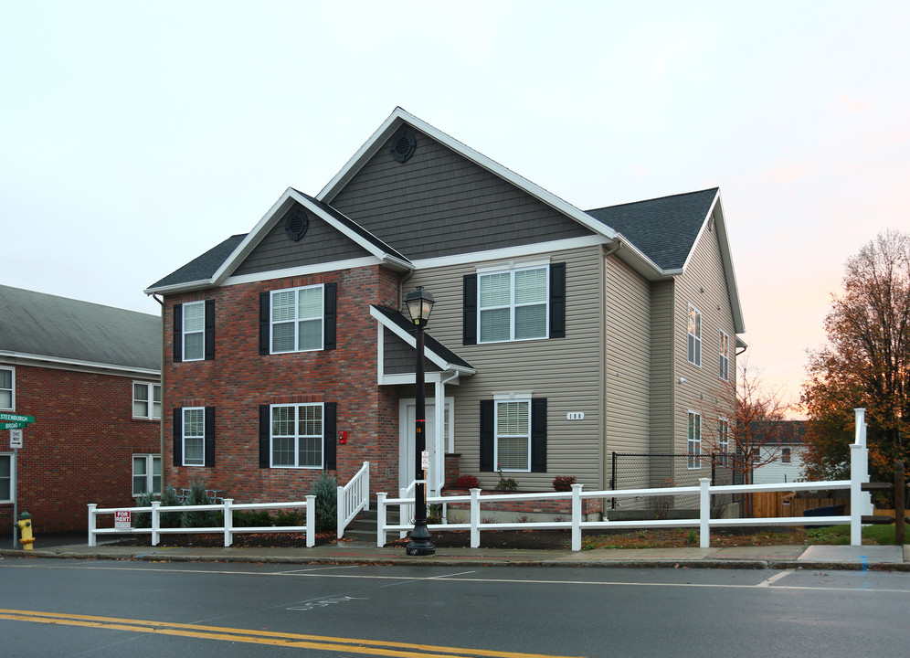 100 Broad St in Waterford, NY - Building Photo