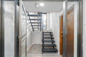 136 School St in Somerville, MA - Foto de edificio - Interior Photo