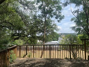 9809 Timber Ridge Pass in Austin, TX - Foto de edificio - Building Photo