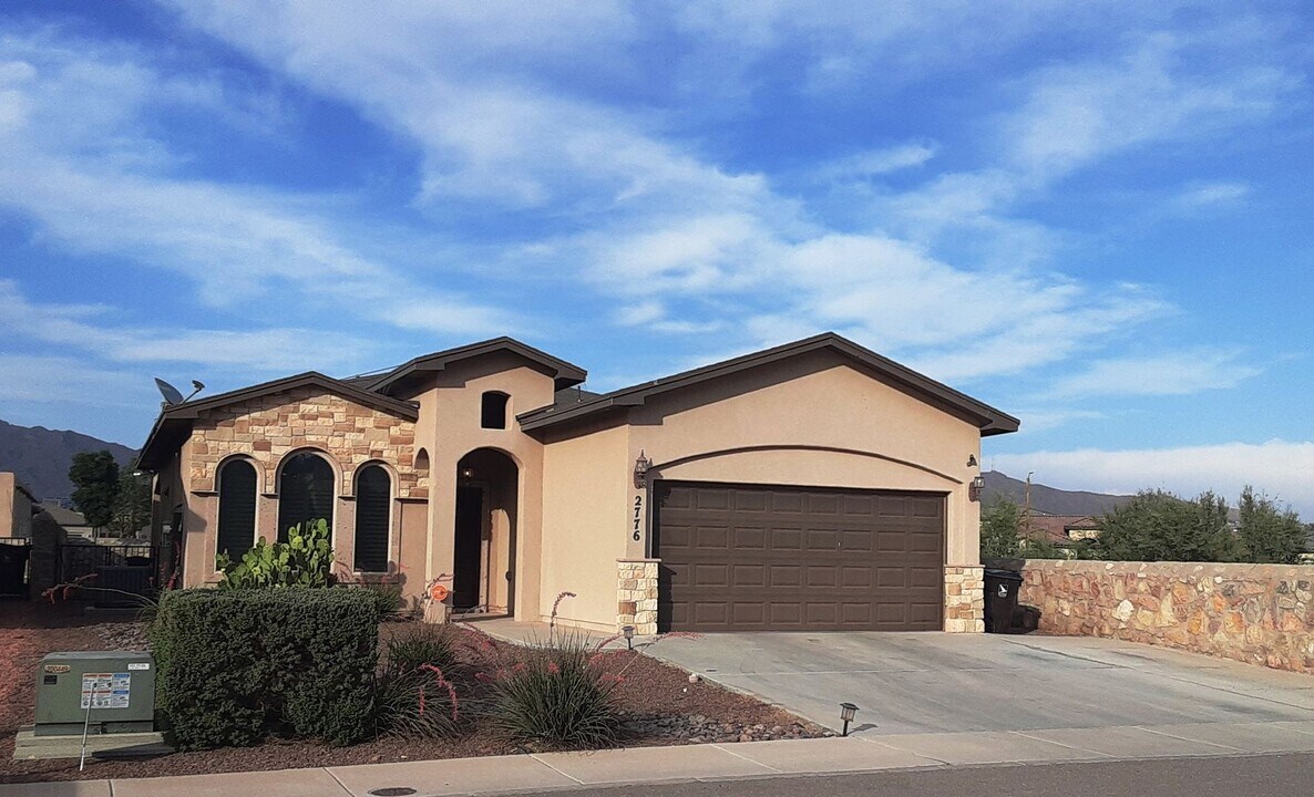 2776 San Antonio Dr in Sunland Park, NM - Building Photo