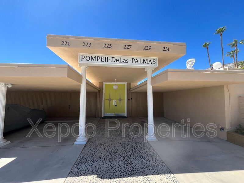 221 W Stevens Rd in Palm Springs, CA - Building Photo