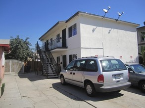 1083 E 7th St in Long Beach, CA - Foto de edificio - Building Photo