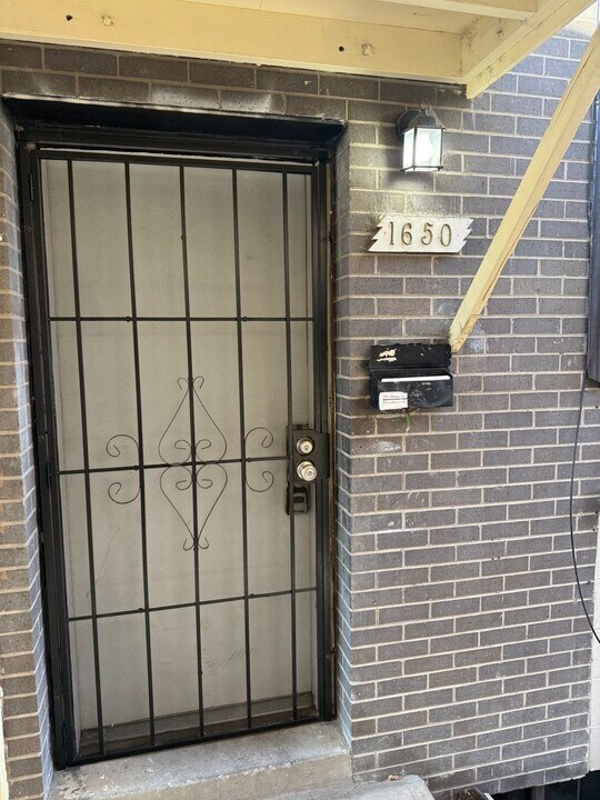 1650 Chester St in Aurora, CO - Building Photo