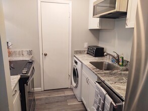 225 S Tropical Trl in Merritt Island, FL - Foto de edificio - Building Photo