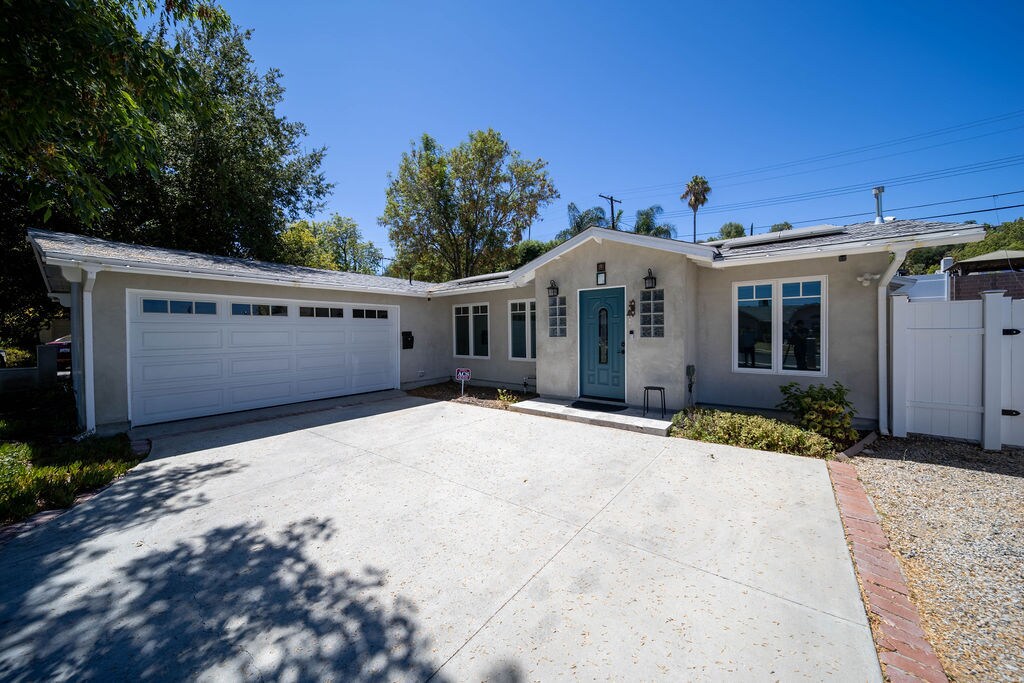 6661 Franrivers Ave in West Hills, CA - Foto de edificio