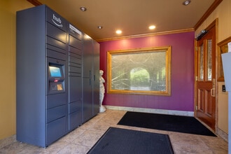 The Chateau Royale in Waukegan, IL - Building Photo - Lobby