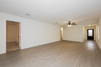 120 Arbor Hls Rd in Balch Springs, TX - Foto de edificio - Building Photo