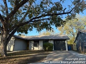 2102 Deadwood Dr in Austin, TX - Building Photo