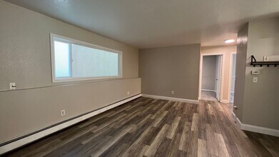 1103 Karluk St-Unit -4 in Anchorage, AK - Building Photo - Building Photo