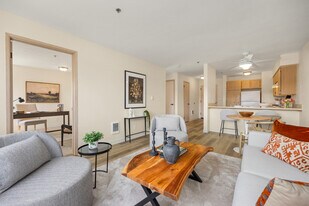 Winslow Manor in Bainbridge Island, WA - Building Photo