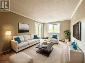 280 Brittany Dr in Ottawa, ON - Building Photo - Building Photo