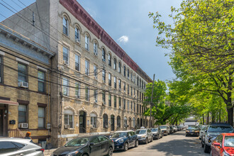 586 Morgan Ave in Brooklyn, NY - Building Photo - Building Photo