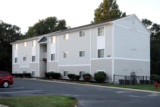 Little Creek Apartments in Laurel, DE - Foto de edificio - Building Photo