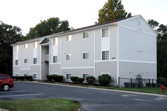 Little Creek Apartments in Laurel, DE - Building Photo - Building Photo