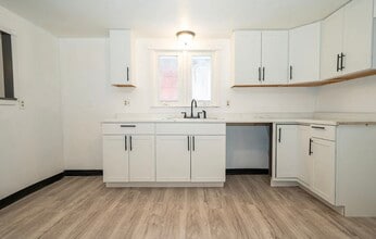 166 Barnard St in Buffalo, NY - Building Photo - Building Photo
