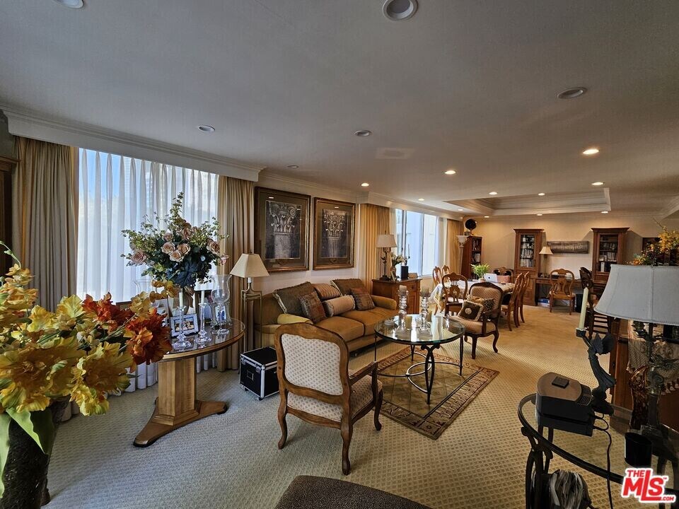 2160 W Century Dr in Los Angeles, CA - Building Photo