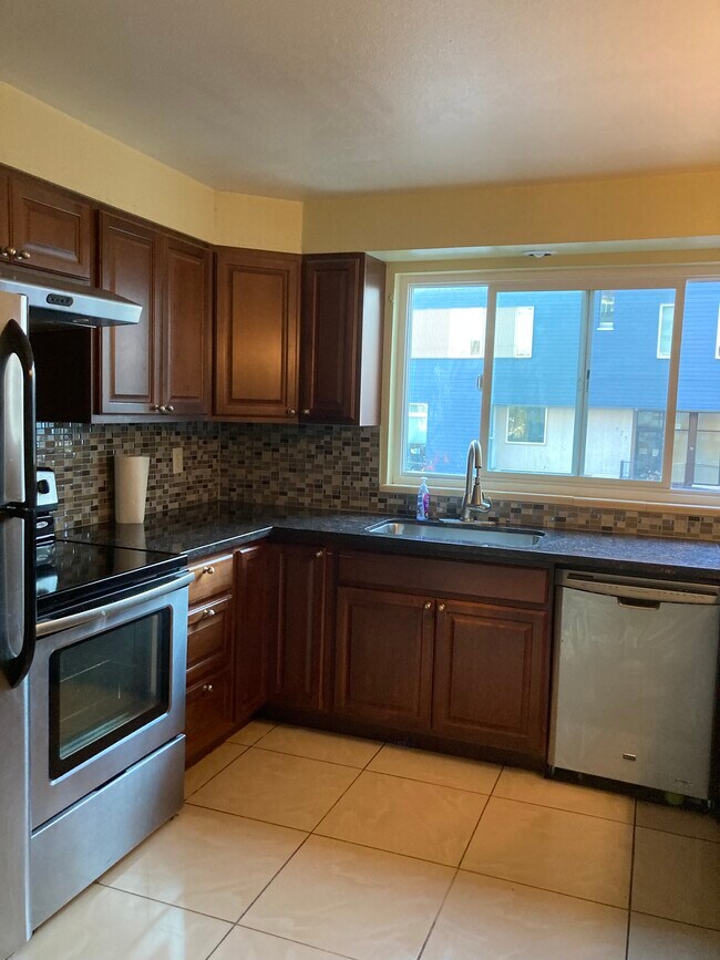 4803 Aurora Ave N in Seattle, WA - Building Photo - Building Photo