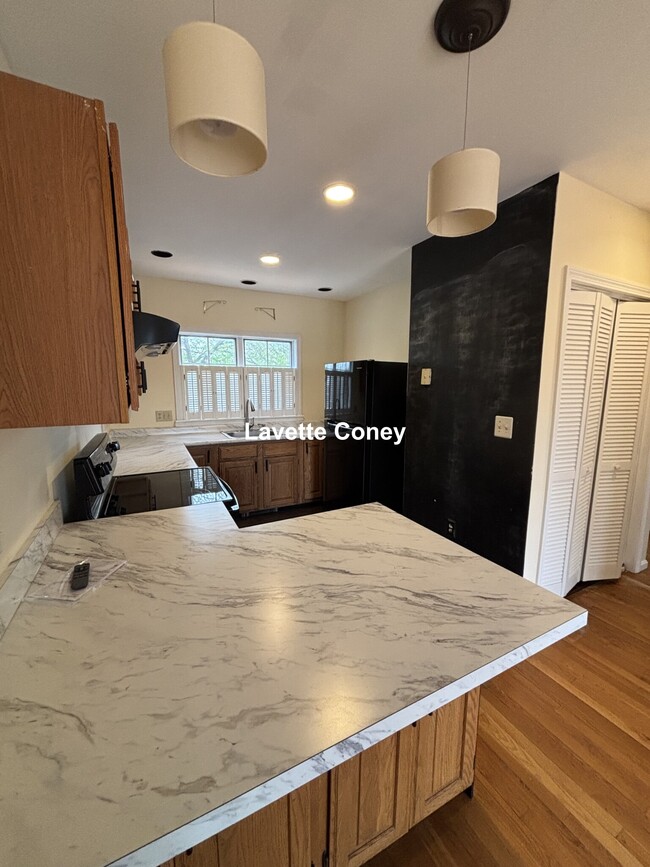 103 Claybourne St, Unit 1