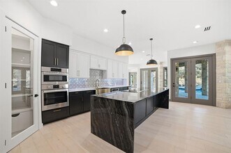 2700 Marina Shores Dr in Spicewood, TX - Building Photo - Building Photo