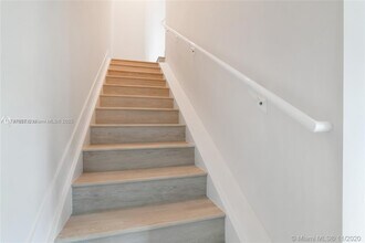 2561 NE 193rd St in Miami, FL - Building Photo - Building Photo