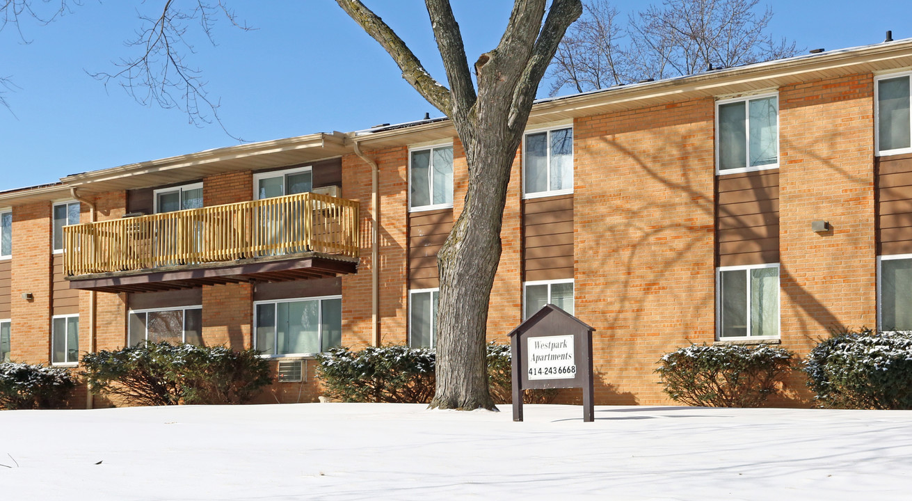 WestPark Apartments in Milwaukee, WI - Building Photo