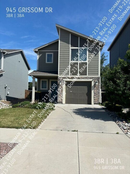 945 Grissom Dr. in Colorado Springs, CO - Foto de edificio