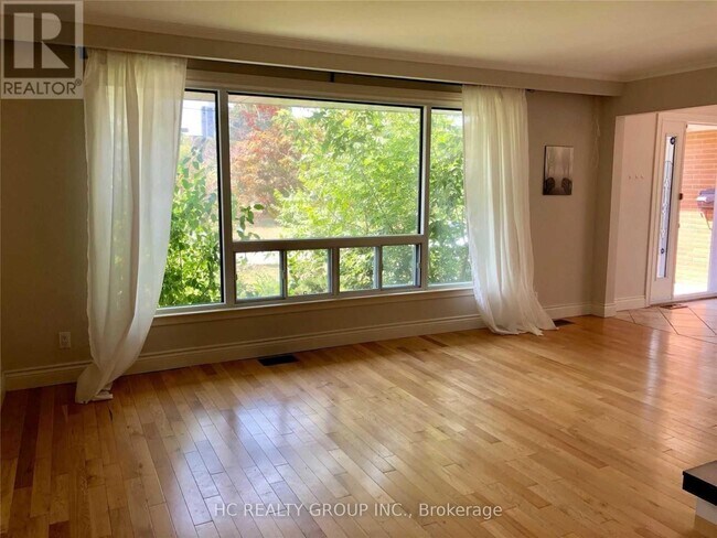 15 Bowerbank Dr in Toronto, ON - Building Photo - Building Photo