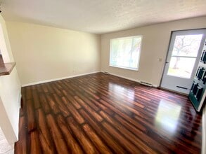 1827 Thackeray Ave NW, Unit 1827 in Massillon, OH - Foto de edificio - Building Photo