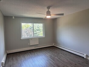 64 Oxbow Dr, Unit APT C4 in Glastonbury, CT - Foto de edificio - Building Photo