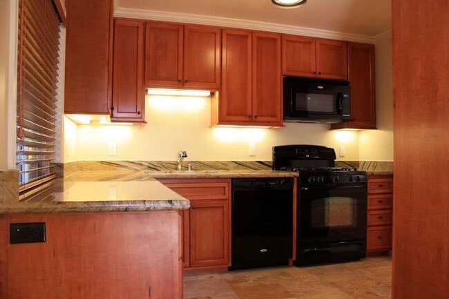 731 Ellsworth Pl in Palo Alto, CA - Building Photo - Building Photo
