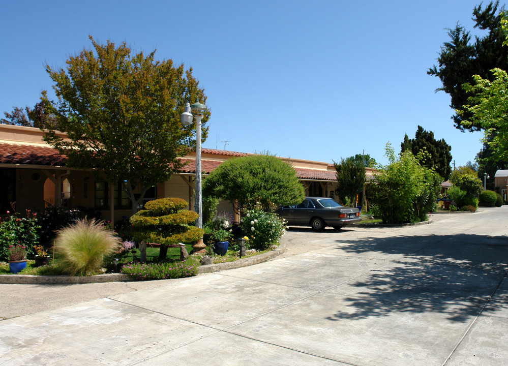 256 W Napa St in Sonoma, CA - Foto de edificio