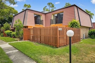 12350 Woodrose Ct in Ft. Myers, FL - Building Photo