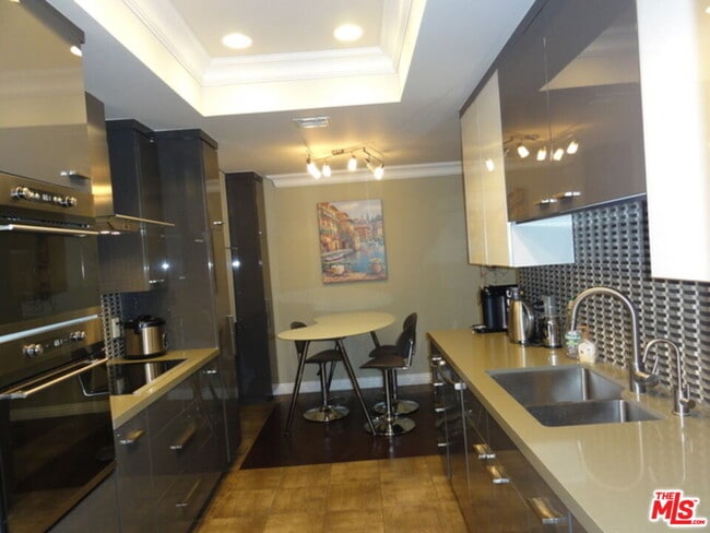 property at 1880 Veteran Ave