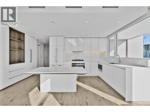 720 Farrow St in Coquitlam, BC - Building Photo - Building Photo