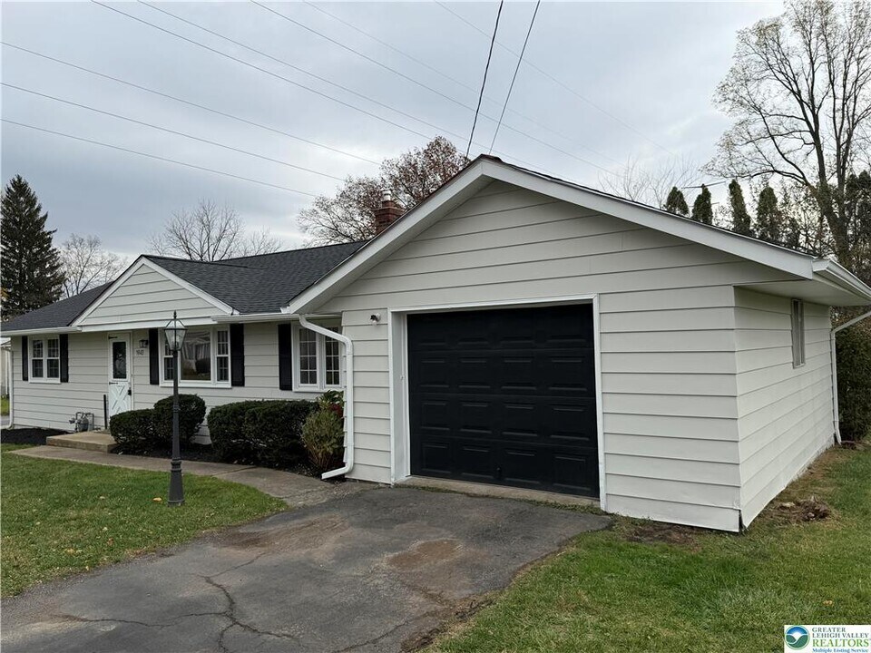 1640 Stanhope St in Bethlehem, PA - Building Photo