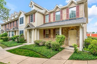 2402 Durango Ridge Dr in Bedford, TX - Building Photo