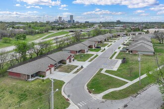 Cherokee Meadows in Tulsa, OK - Foto de edificio - Building Photo