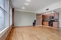 915 Franklin St photo'