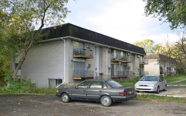 Rouge Creek Apartments in Redford, MI - Building Photo