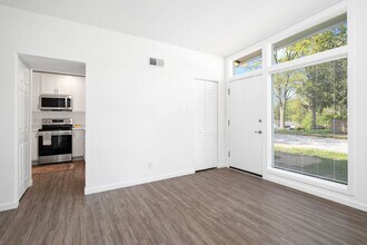 1564 N Jackson Ave in University City, MO - Building Photo - Building Photo