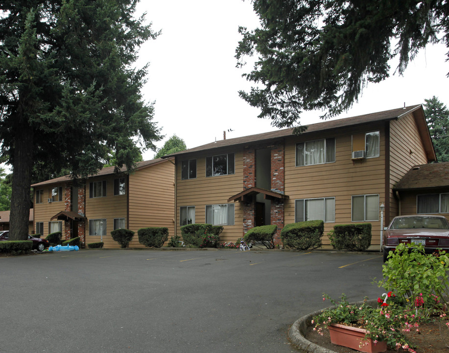 C & W Chalet in Portland, OR - Foto de edificio