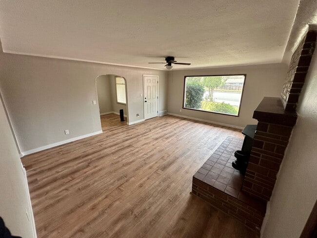 8311 Bridgeport Way SW, Unit 8311 in Lakewood, WA - Building Photo - Building Photo