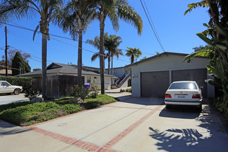 941-947 Oak Ave in Carlsbad, CA - Building Photo - Building Photo