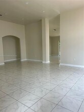 1107 NW 132nd Ct in Miami, FL - Foto de edificio - Building Photo