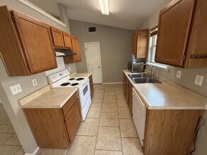 86 Coastal Ln in San Antonio, TX - Foto de edificio - Building Photo