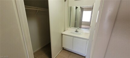 4865 S Torrey Pines Dr in Las Vegas, NV - Building Photo - Building Photo