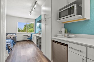 228 Spaces - Furnished Micro-Living Apartments in Cedar Falls, IA - Foto de edificio - Building Photo