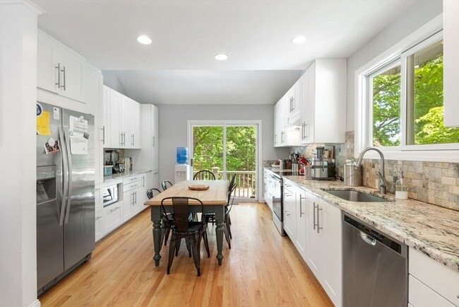 29 Wainwright Rd in Winchester, MA - Building Photo - Building Photo