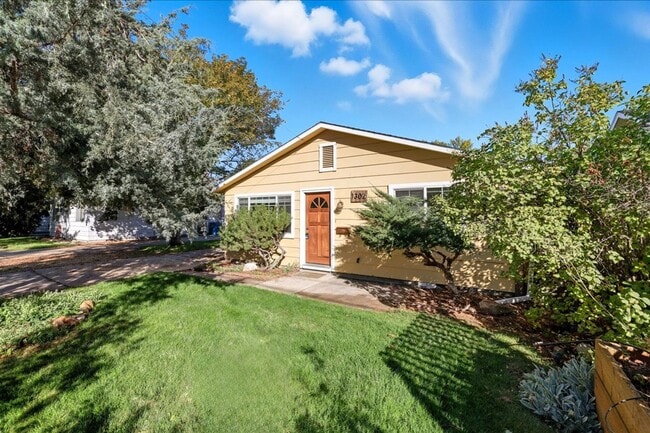 property at 1302 W Dundee St