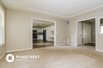 1602 Cooper Dr in Raymore, MO - Foto de edificio - Building Photo